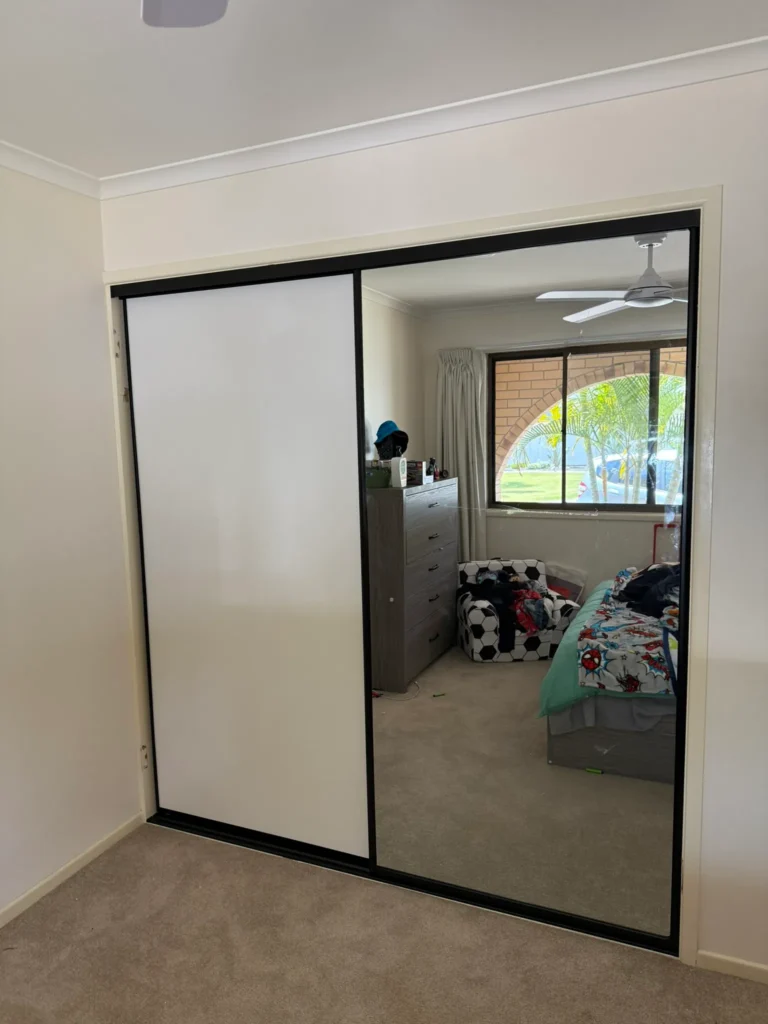 Mirror and white board combination sliding wardrobe doors with black frame